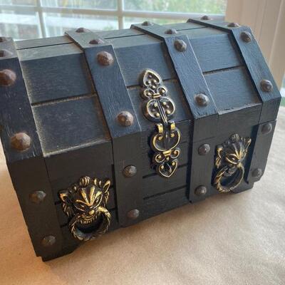 Vintage treasure chest decanter set brown glass