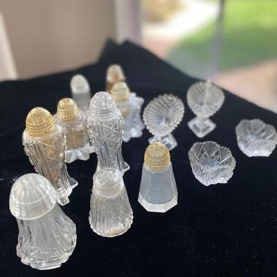 Thirteen piece crystal glass salt and pepper lot 