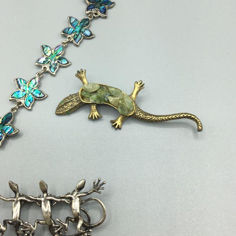 Split Pin Lizard 2 Lizard Shaped Pins and a Flower Bracelet | EstateSales.org