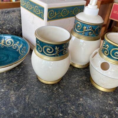 Bathroom decor lot 