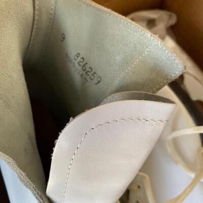 Vintage leather ice skates with box size 9