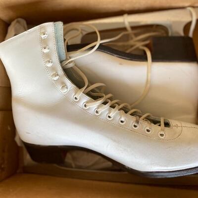 Vintage leather ice skates with box size 9