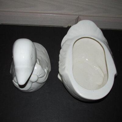 Lot 20-Ceramic Duck Container