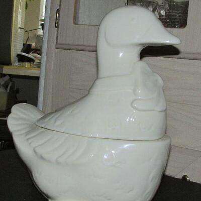 Lot 20-Ceramic Duck Container