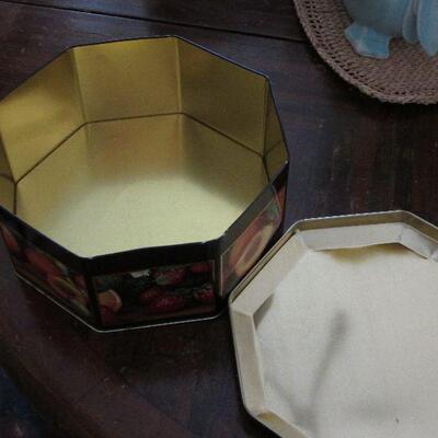 Lot 30- Crabtree & Evelyn Tin
