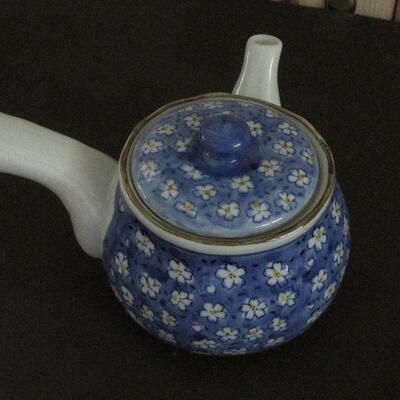 Lot 33- Chinese Tea Pot