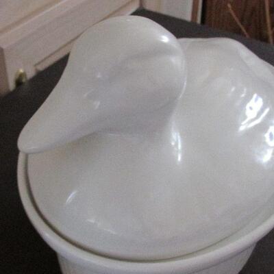 Lot 35- Ceramic Duck Baking Dish