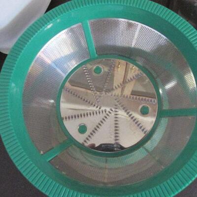 Lot 44- Juiecemen Jr. Automatic Juice Extractor
