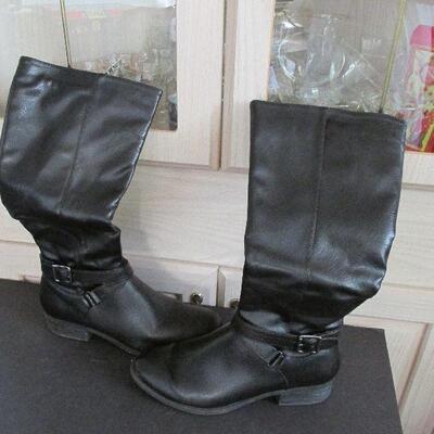 Lot 45- Croft and Barrow Boots