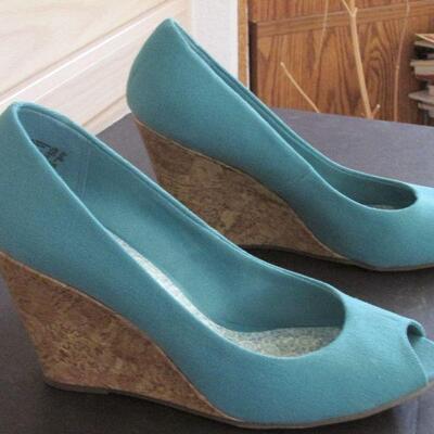Lot 46- American Eagle High Heels