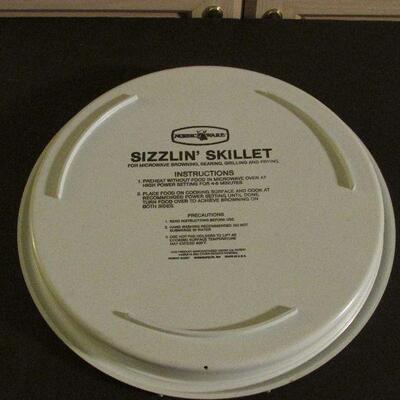 Lot 63- Nordic Ware Sizzlin' Skillet