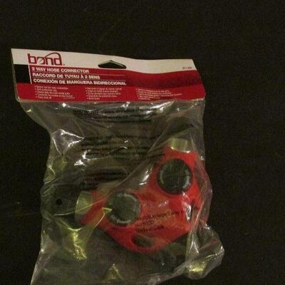 Lot 70- Bond 2-way Hose Connector