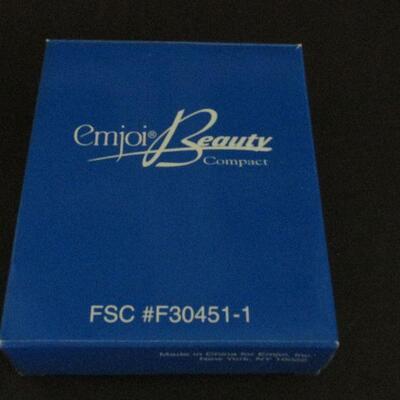 Lot 87- Emjoi Beauty Compact