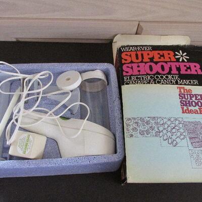 Lot 142- Super Shooter Electric Cookie Maker