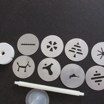 Lot 142- Super Shooter Electric Cookie Maker