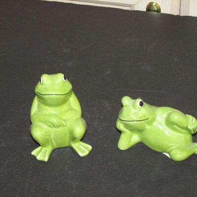 Lot 148- Sadek Green Frog Shakers