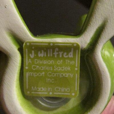 Lot 148- Sadek Green Frog Shakers