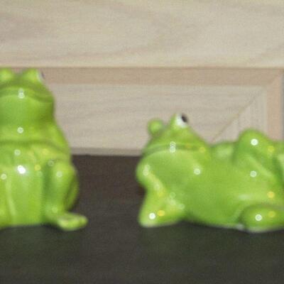 Lot 148- Sadek Green Frog Shakers