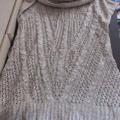 Lot 176- No Boundaries Sweater Top