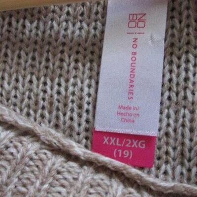 Lot 176- No Boundaries Sweater Top