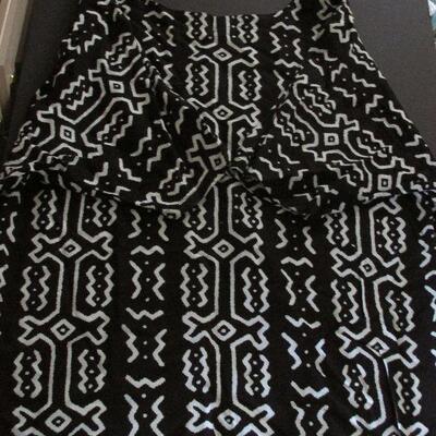 Lot 198- Passports Blouse