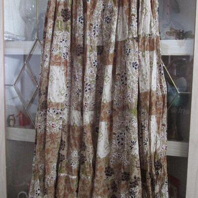 Lot 202- White Stag Green Floral Skirt
