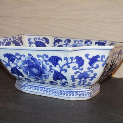 Lot 31- Chinese Porcelain Fruit Bowl