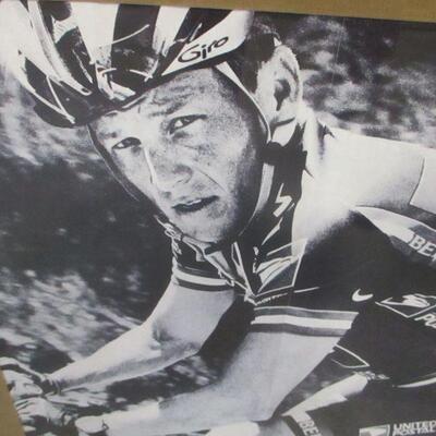 Lot 27 - Shimano GST Men's Touring Bike With Lance Armstrong Picture