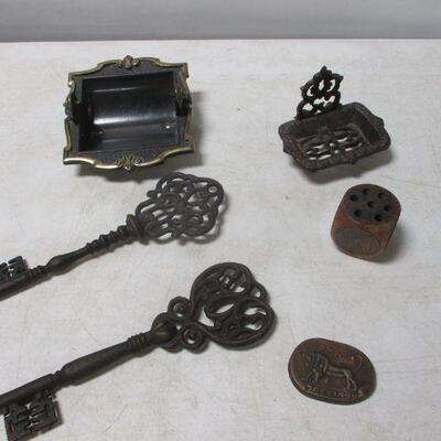 Lot 67 - Home Decor Toilet Roll & Soap Holder