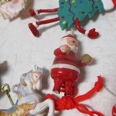 Lot 80 - Christmas Decorations