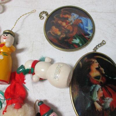 Lot 80 - Christmas Decorations