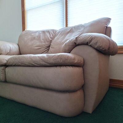 Lot #3: Vintage Cream Colored DURABLEND Leather Loveseat