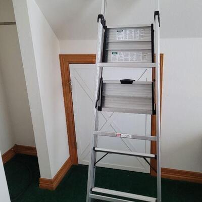 Lot #4: Gorilla Step Ladder GLA-5X 5 FT. 7 IN