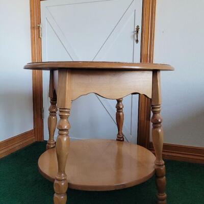 Lot #9: Vintage Side Lamp Table 26" x 23.5" 