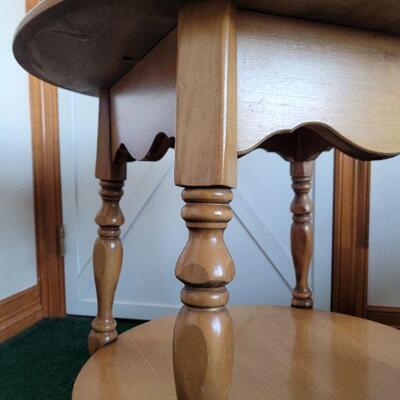 Lot #9: Vintage Side Lamp Table 26" x 23.5" 