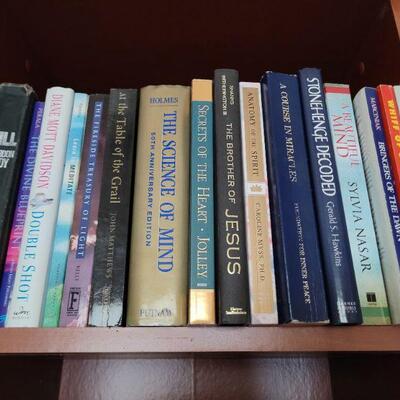 Lot #17: Assortment of (16) Books ðŸ“š 