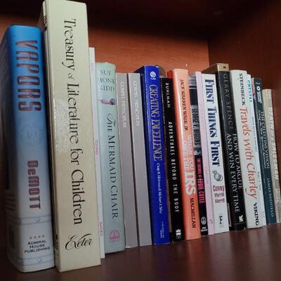 Lot #21: Assortment of (17) Books ðŸ“š 