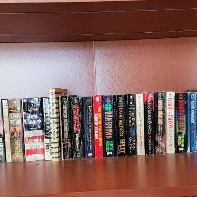 Lot #24: Assortment of (31) Paperback Books ðŸ“š 