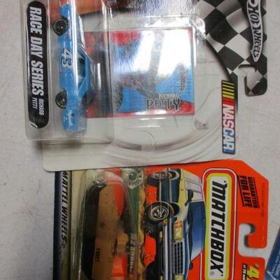 Lot 87 - Matchbox Hot Wheels 