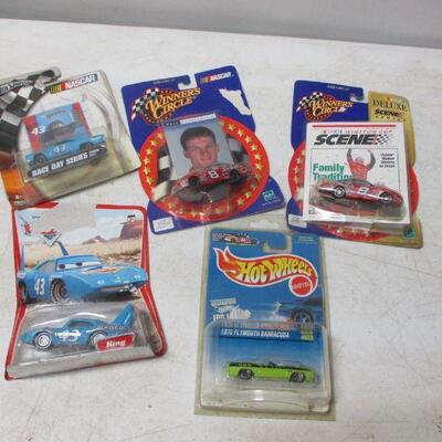 Lot 90 - Hot Wheels NASCAR Disney Winners Circle Cars