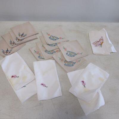 Lot 118 - Vintage Hand Embroidered Cloth Napkins 
