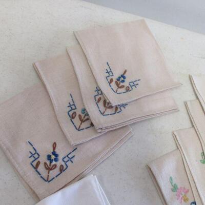 Lot 118 - Vintage Hand Embroidered Cloth Napkins 