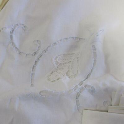 Lot 120 - Vintage Cloth Linen