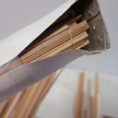 Lot 125a - Doll House Building Components Molding 