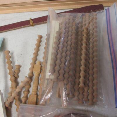 Lot 125b - Doll House Building Components 
