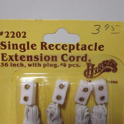 Lot 127 - Doll House Accessories 