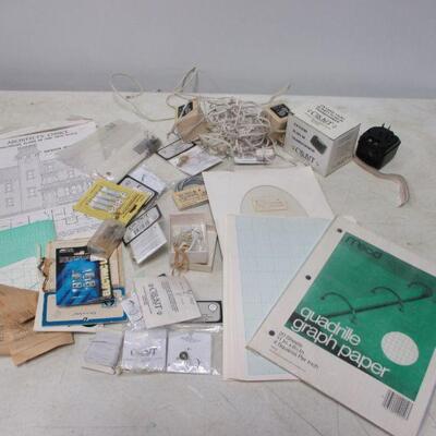 Lot 127 - Doll House Accessories 