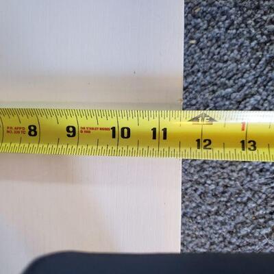 Lot 28: White Shelf (original assembly instructions included)