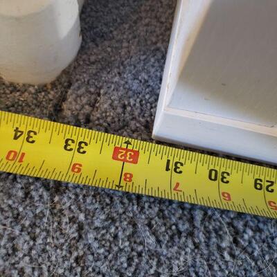 Lot 28: White Shelf (original assembly instructions included)