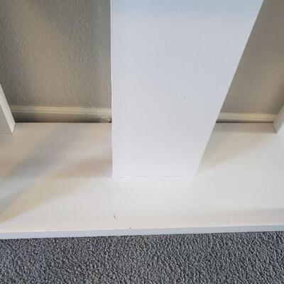 Lot 28: White Shelf (original assembly instructions included)